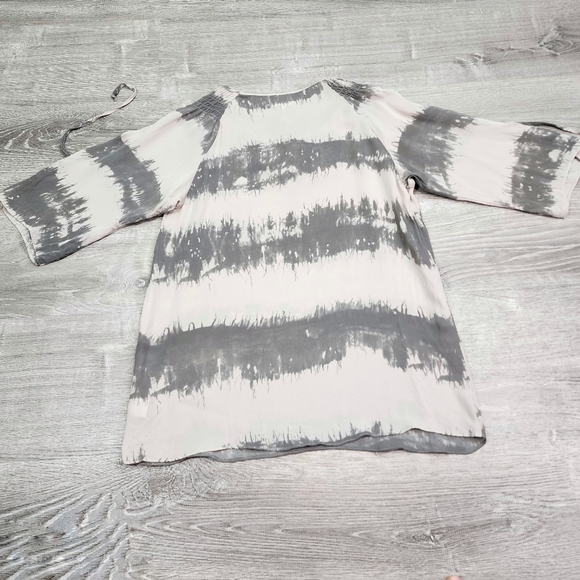 PARKER Silk Beige Green Short Sleeve Top Keyhole Blouse Size Large - Picture 11 of 12